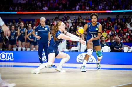 Seleção Brasileira em jogo da VNL Feminina no Japão