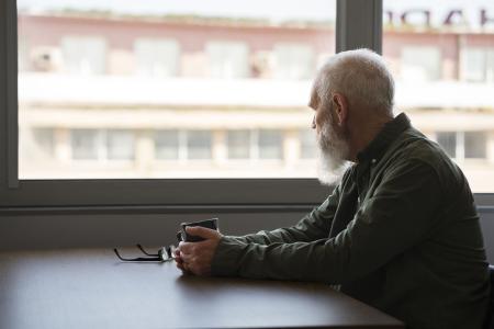 Isolamento social na terceira idade pode ter impactos significativos sobre a saúde do cérebro