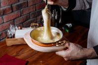 O prato que domina o inverno: aprenda a fazer um fondue irresistível