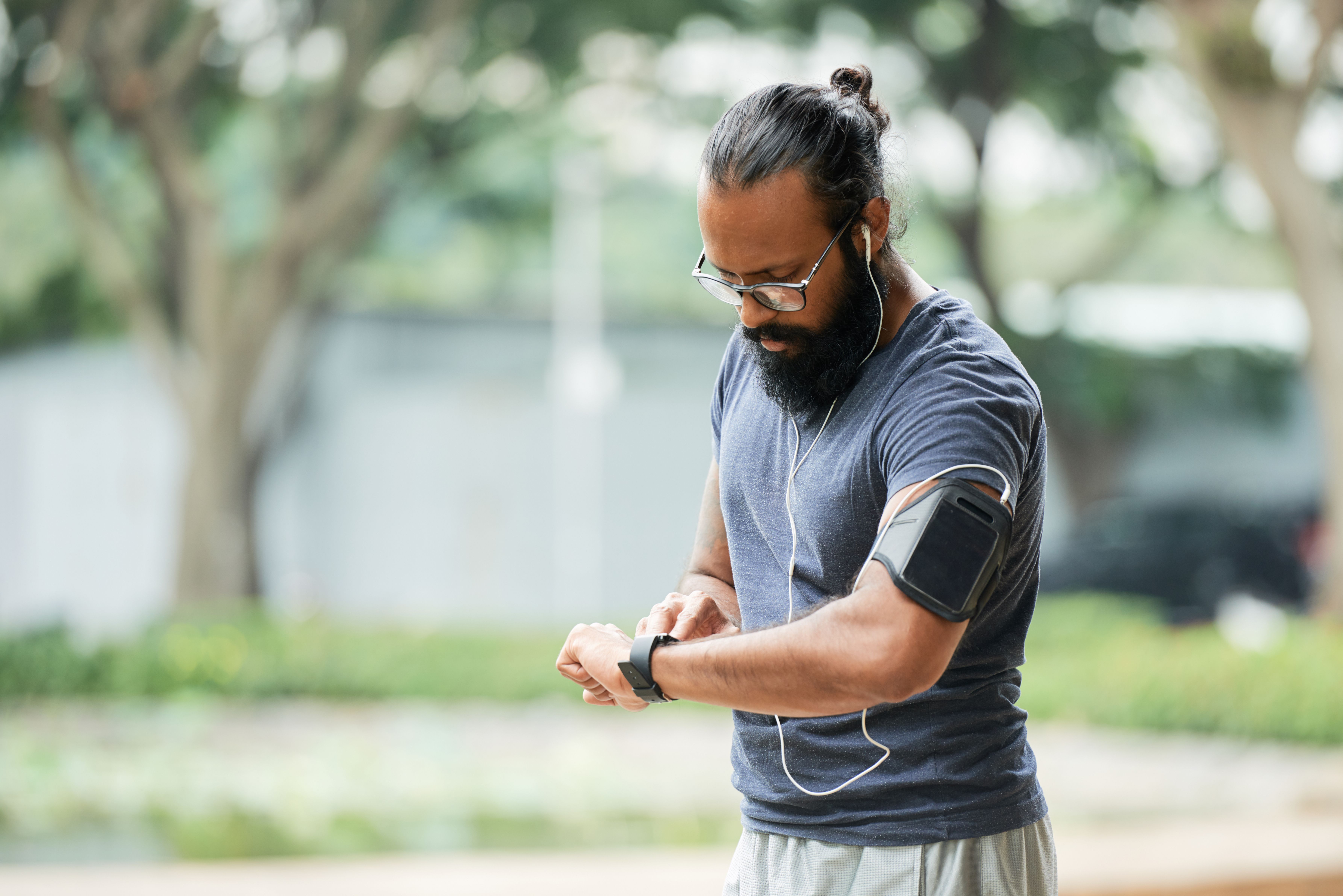 Você já faz biohacking sem saber; descubra como funciona essa tendência