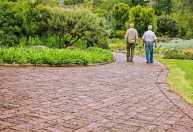 O que significa 'Não construa casa aos 50, não plante árvore aos 60 e não costure aos 70?'