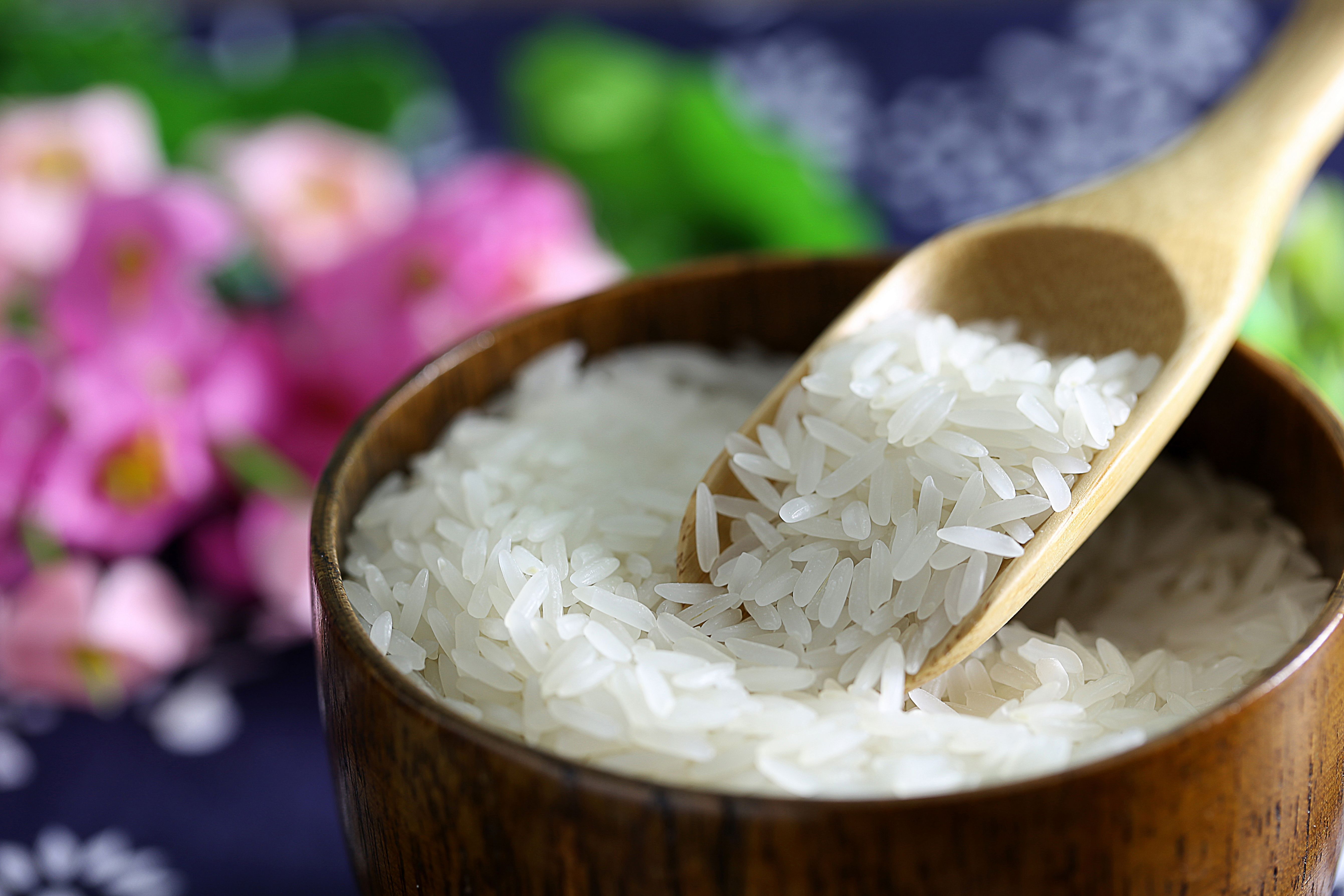 Uma colher de vinagre durante o preparo do arroz: para que serve e por que recomendam