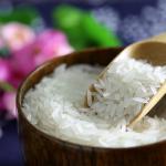 Uma colher de vinagre durante o preparo do arroz: para que serve e por que recomendam