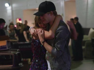 Taylor Swift e Joe Alwyn • Reprodução/Netflix