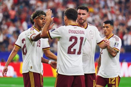Laporte celebra gol da Espanha na Copa