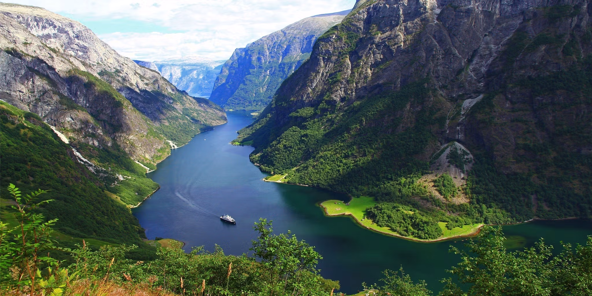 Fiordes da Noruega são formados por paredões rochosos e águas originadas na Era do Gelo