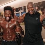 Vini Jr. aproveita meme da Copa, treina com Terry Crews no Brasil e 'convida' Haaland