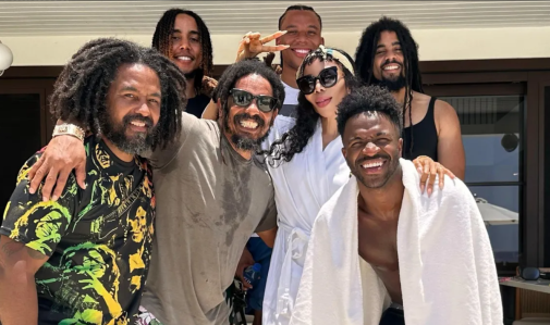 Vinicius Júnior em encontro com a família Marley nas férias de 2026