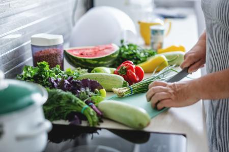 Preparações caseiras e ingredientes frescos ajudam a construir hábitos alimentares mais saudáveis