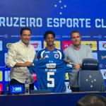 Zé Lucas é apresentado e se emociona com oportunidade no Cruzeiro: 'Uma conquista'