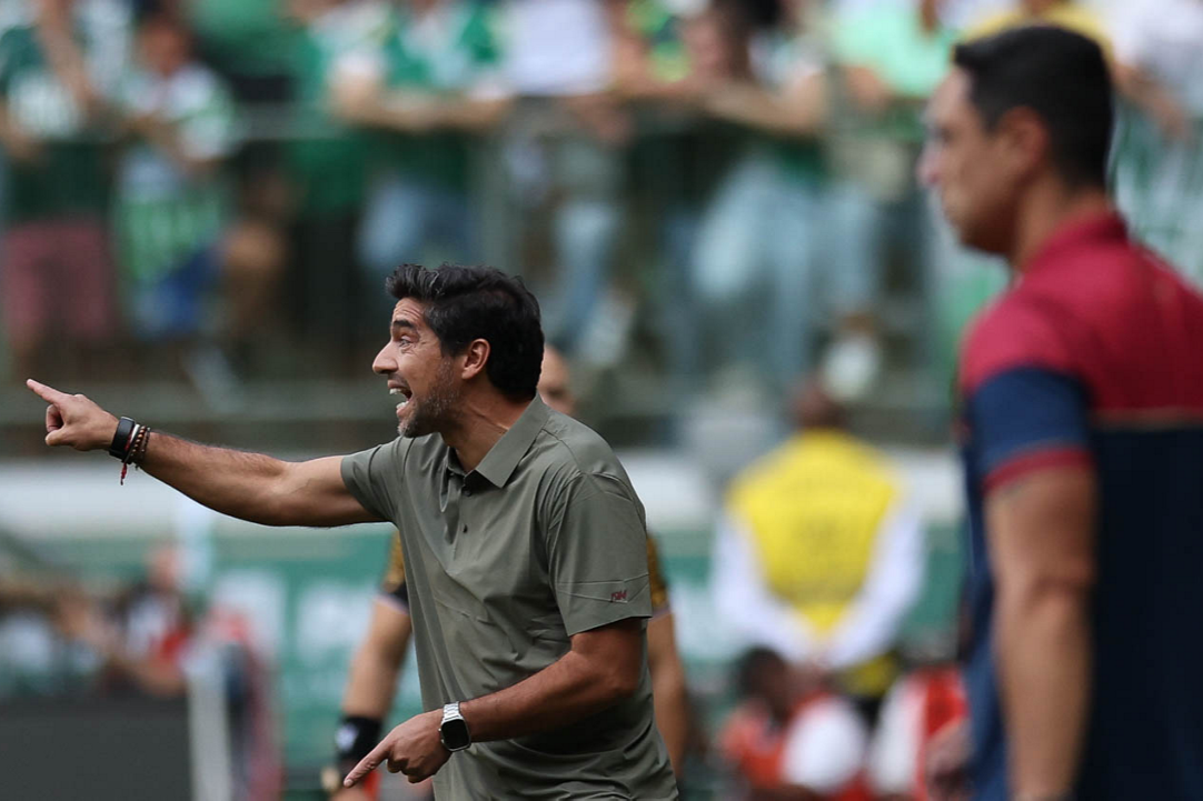 Abel explica escolha por esquema em Palmeiras x Fortaleza: 'Mente aberta'