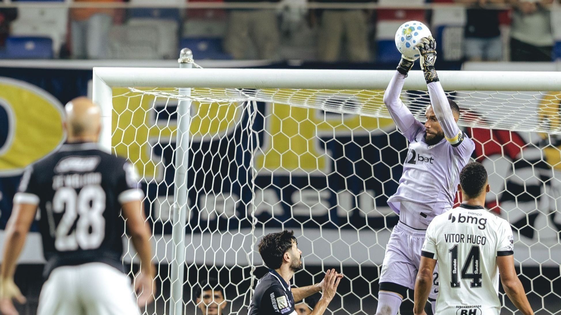 Após virada, Atlético cede empate ao Remo e perde 'escalada' na tabela do Brasileirão