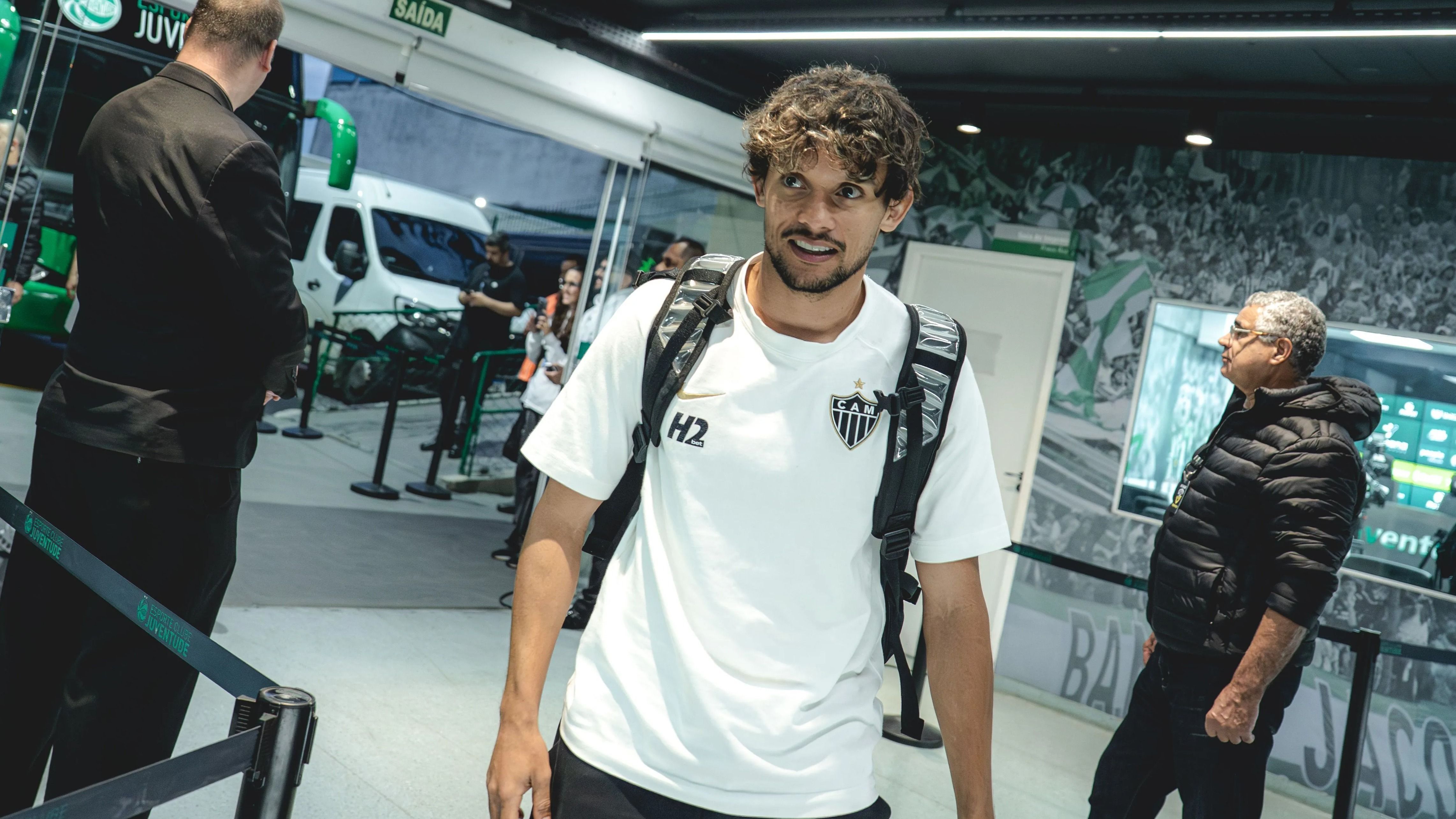 Há quase 100 dias sem atuar, Scarpa segue em 'modo espera' no Atlético