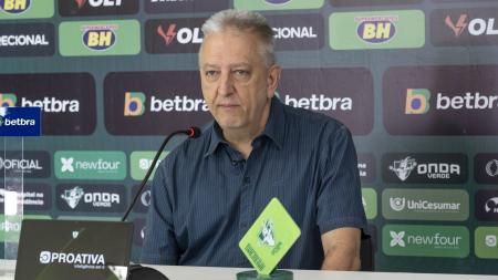 Márcio Vidal, Presidente do América durante apresentação do Volante Gustavo Barreto, na manhã desta quarta-feira (05), realizado no CT Lanna Drumond