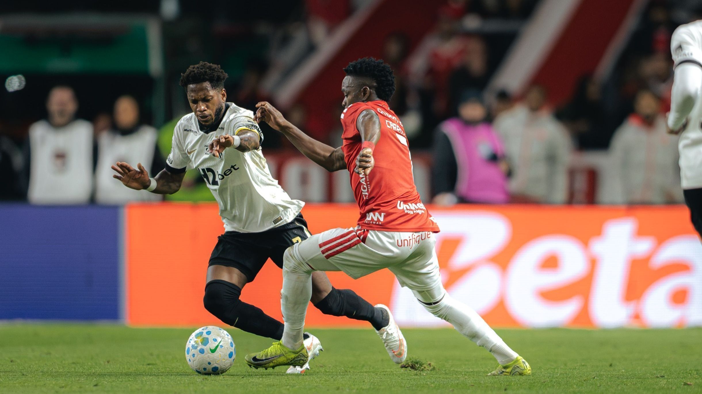 Com time mesclado e estreia de Fred, Atlético empata com Inter pelo Brasileirão