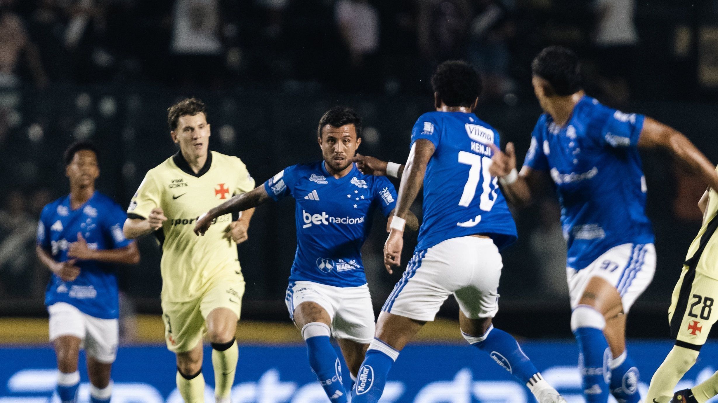 Com reservas, Cruzeiro não se encontra e perde para o Vasco pelo Brasileirão