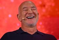 Jeff Bezos negocia compra de 30% do Liverpool por cerca de R$ 30,5 bilhões