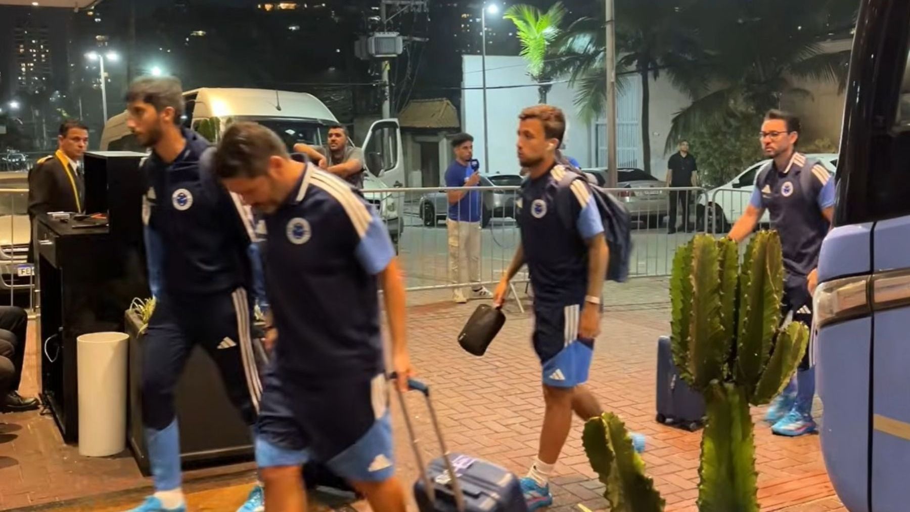 Cruzeiro chega ao Rio de Janeiro sem dupla titular para o duelo com o Vasco pelo Brasileiro