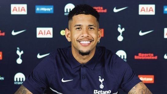 Savinho é anunciado como reforço de gigante do futebol inglês