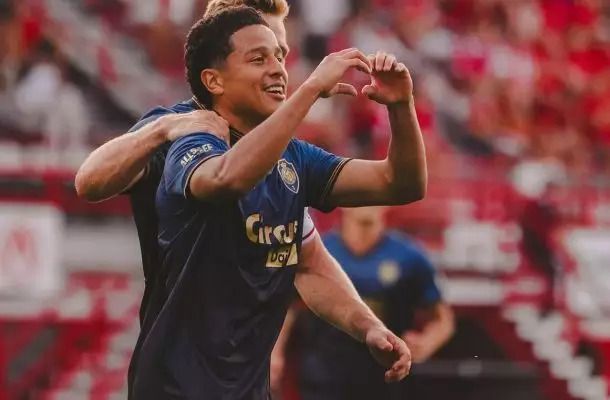 Flamengo acerta com Anthony Valencia, que chega ao Rio de Janeiro