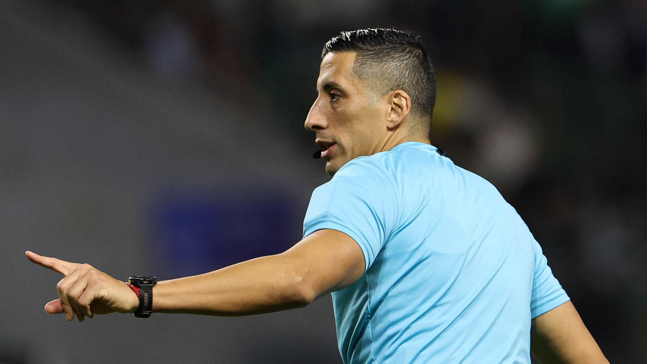 Conmebol define arbitragem para Cruzeiro x Flamengo na Libertadores