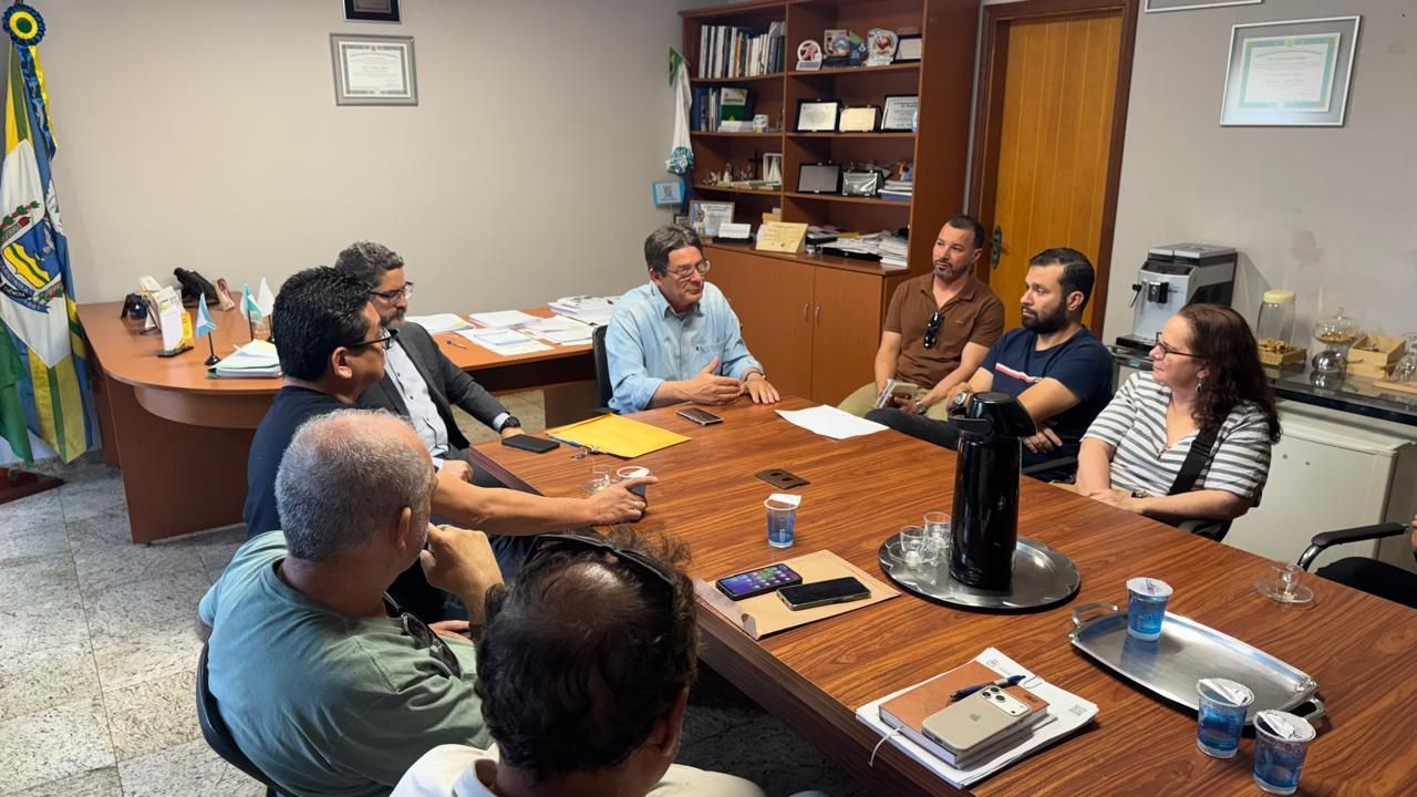 Prefeitura e entidades debatem licitação de material escolar em Varginha