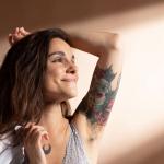 Riscos de fazer tatuagem: tinta pode ir para os gânglios e causar efeitos nocivos no organismo