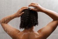 Shampoos, cremes e mais: Anvisa proíbe dezenas de cosméticos sem registro; veja a lista