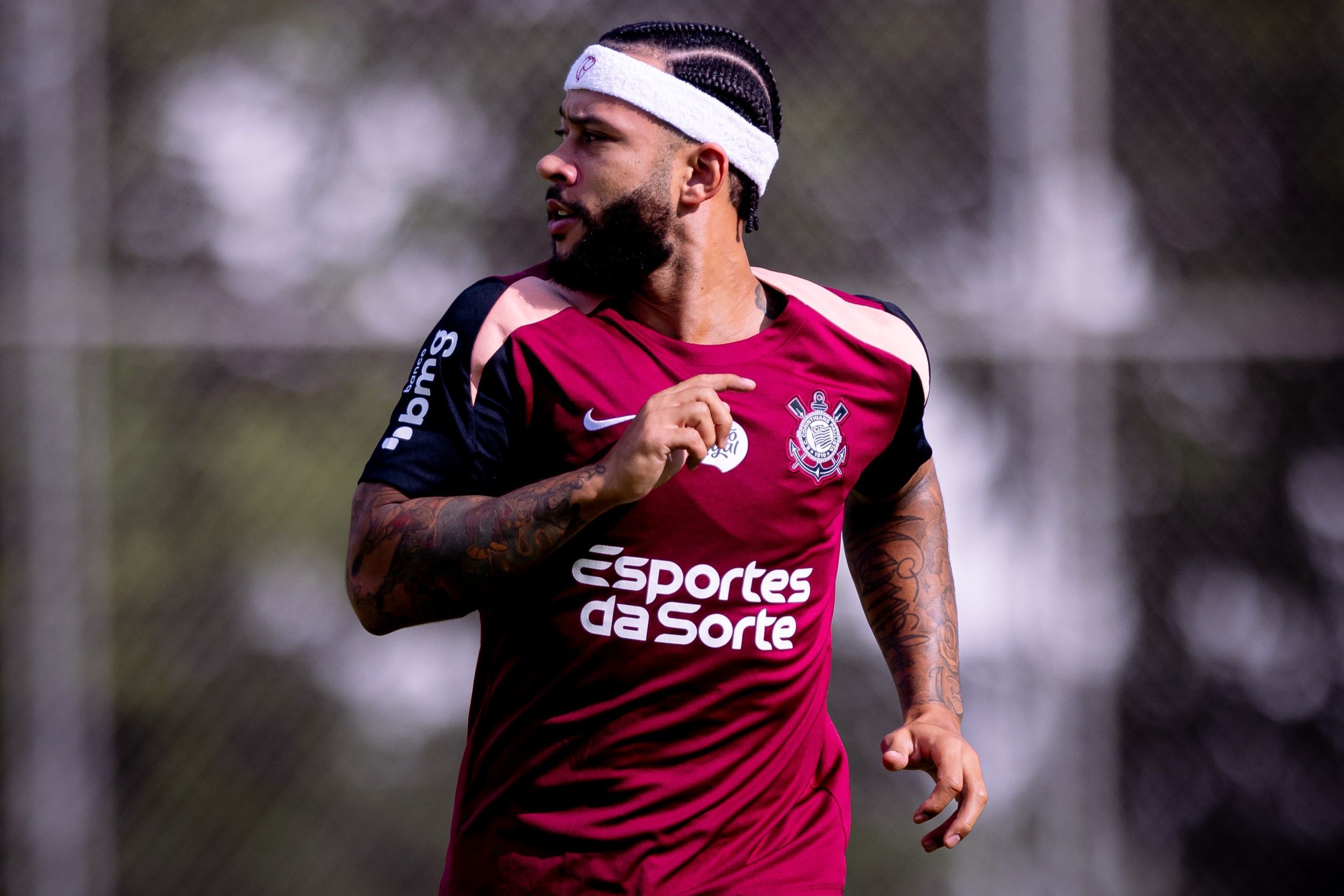 Corinthians reforça otimismo e define 'jogo ideal' para retorno de Memphis