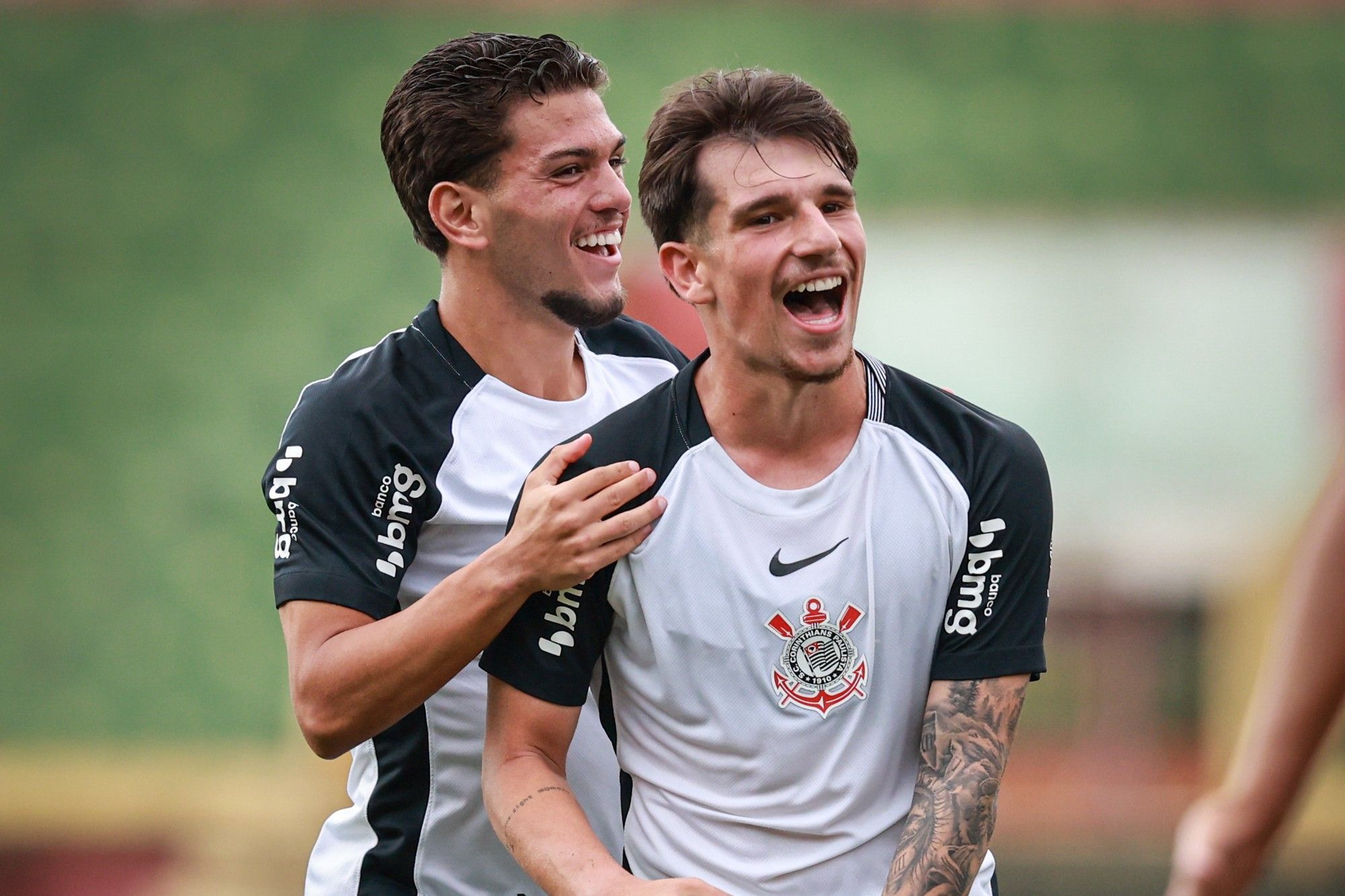 Corinthians inicia conversas para renovar contrato de Lucca Caramico