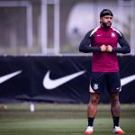 Corinthians adota cautela com Memphis após dores no tornozelo
