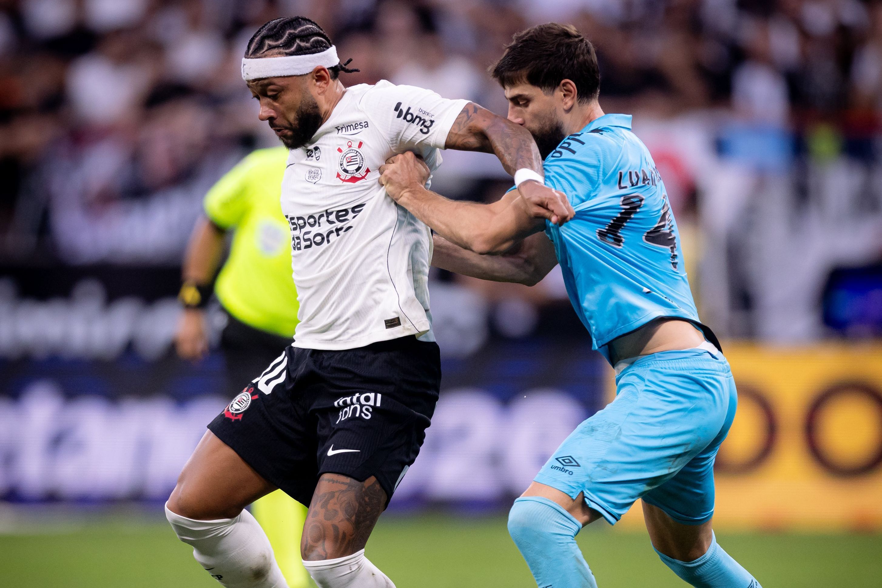 Diniz avalia retorno de Memphis aos titulares do Corinthians e projeta evolução