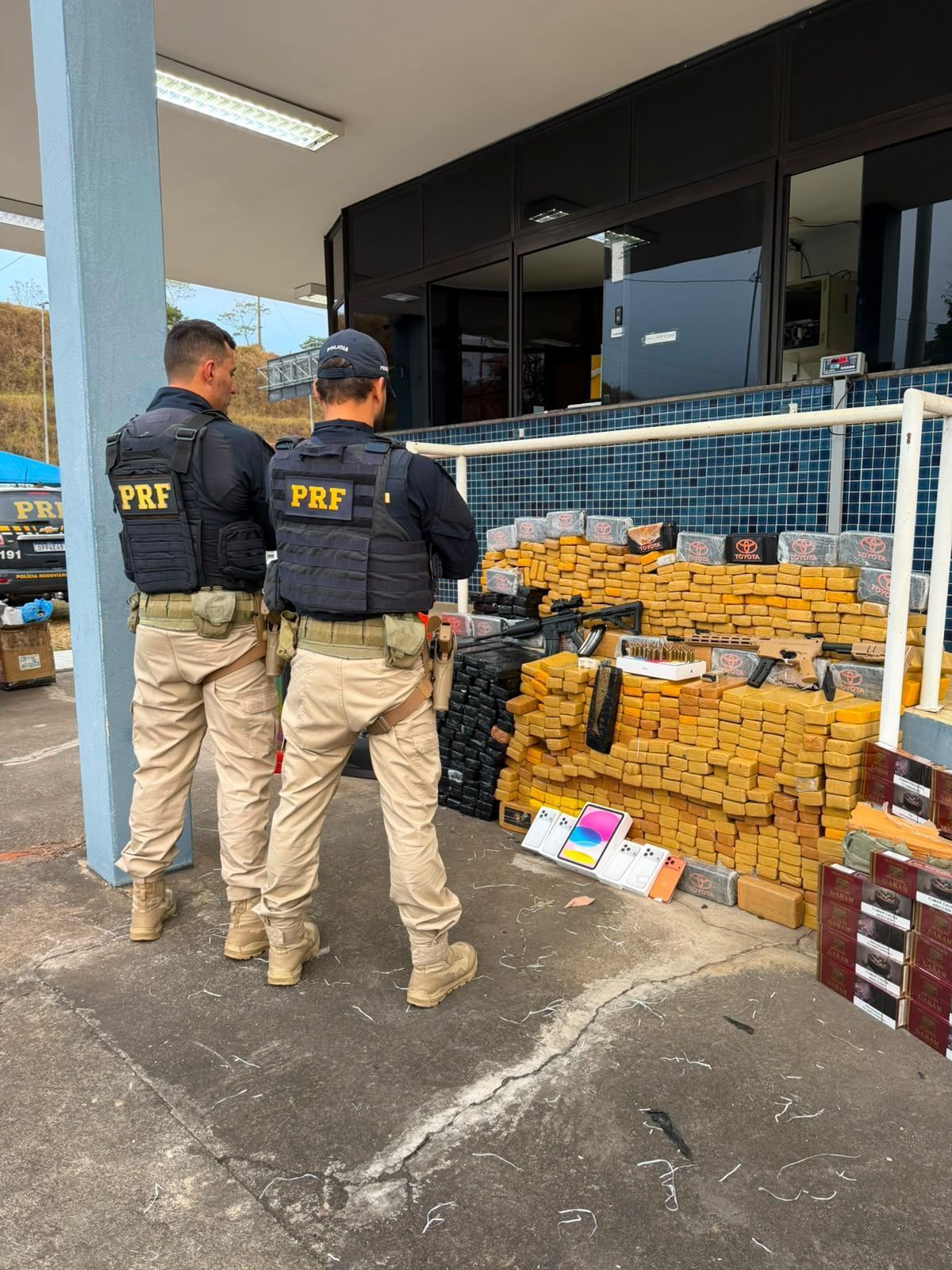 PRF prende três homens e apreende drogas, armas e veículos na BR-381
