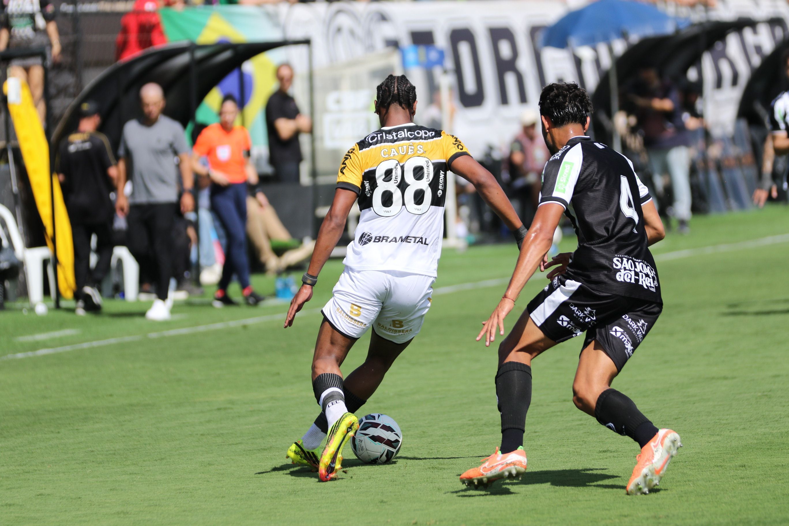 Athletic vence líder Criciúma em casa e sobe na tabela da Série B