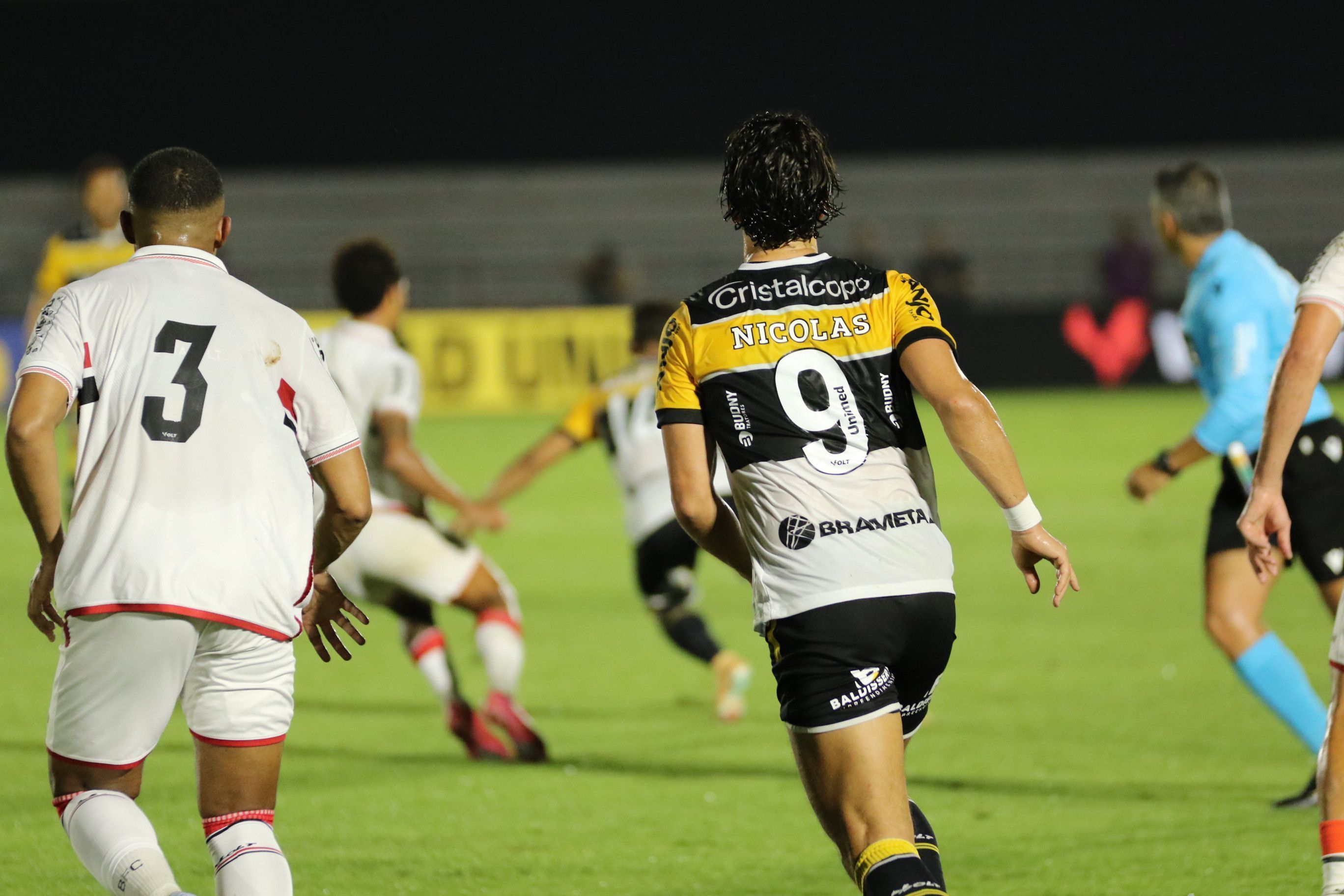 Botafogo-SP arranca empate do líder Criciúma no último lance pela Série B