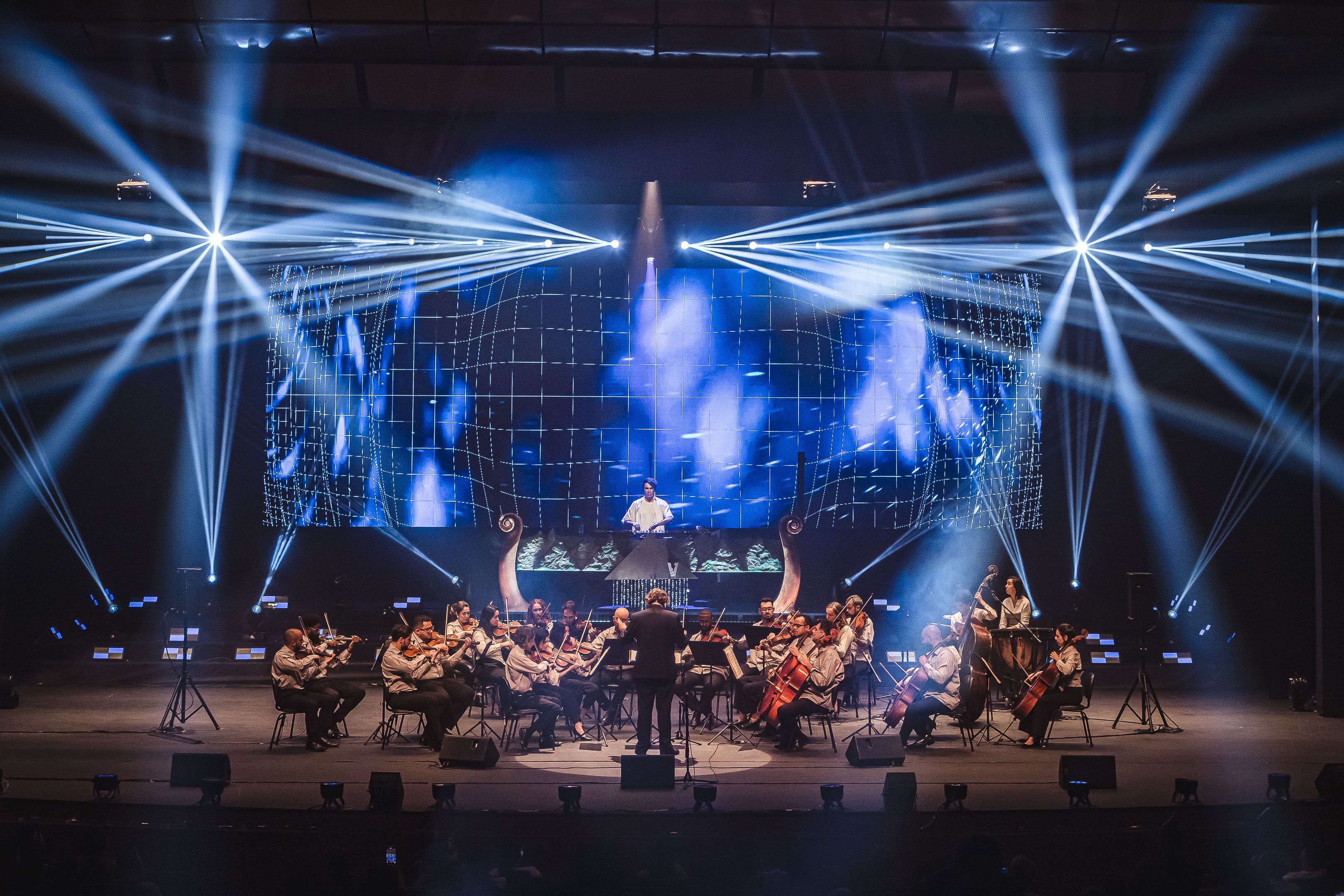 Orquestra Ouro Preto e KVSH levam fusão entre música clássica e eletrônica a Nova Lima