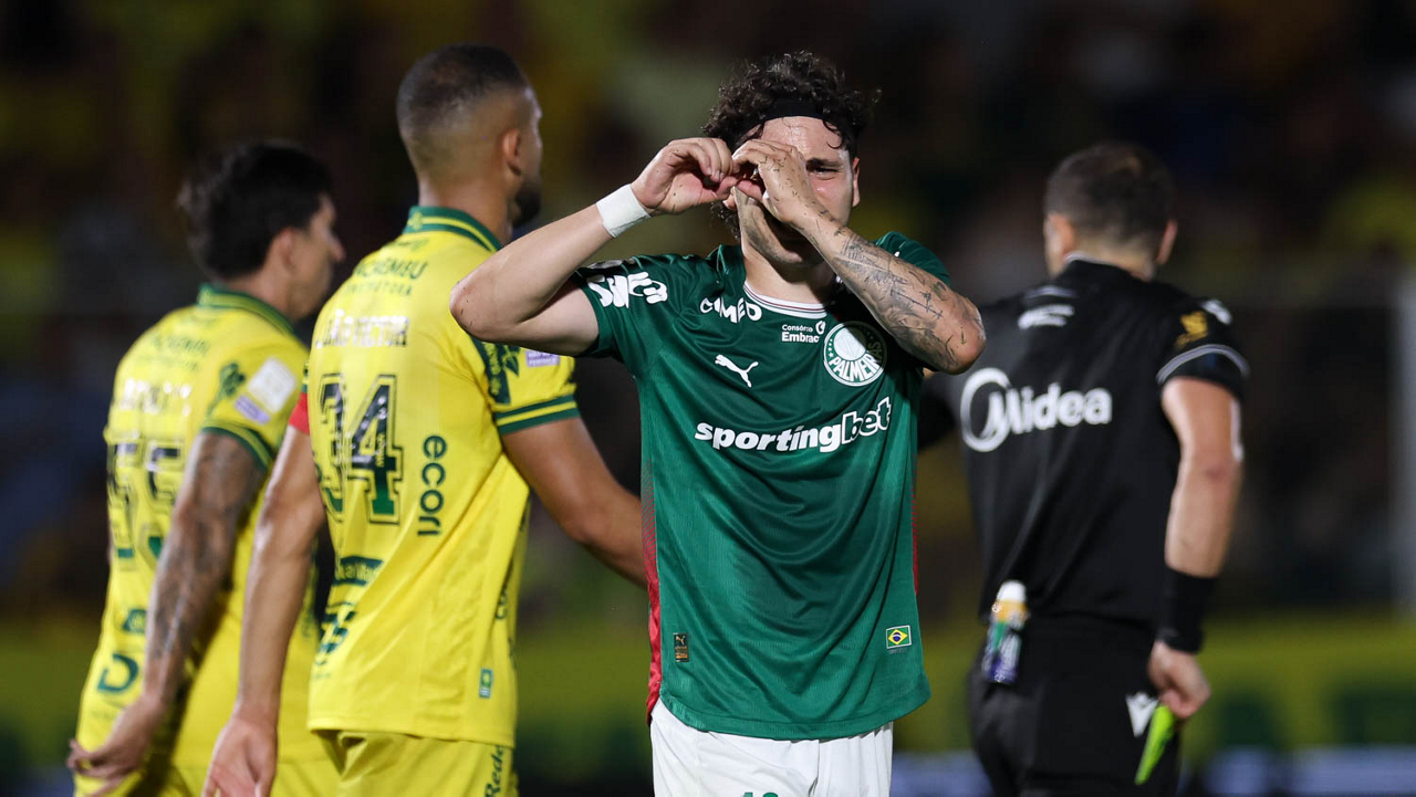 Maurício lamenta empate com Mirassol, mas exalta fase artilheira no Palmeiras