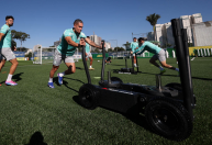 Paulinho tem nova lesão, e Palmeiras sofre duas baixas; Gustavo Gómez avança