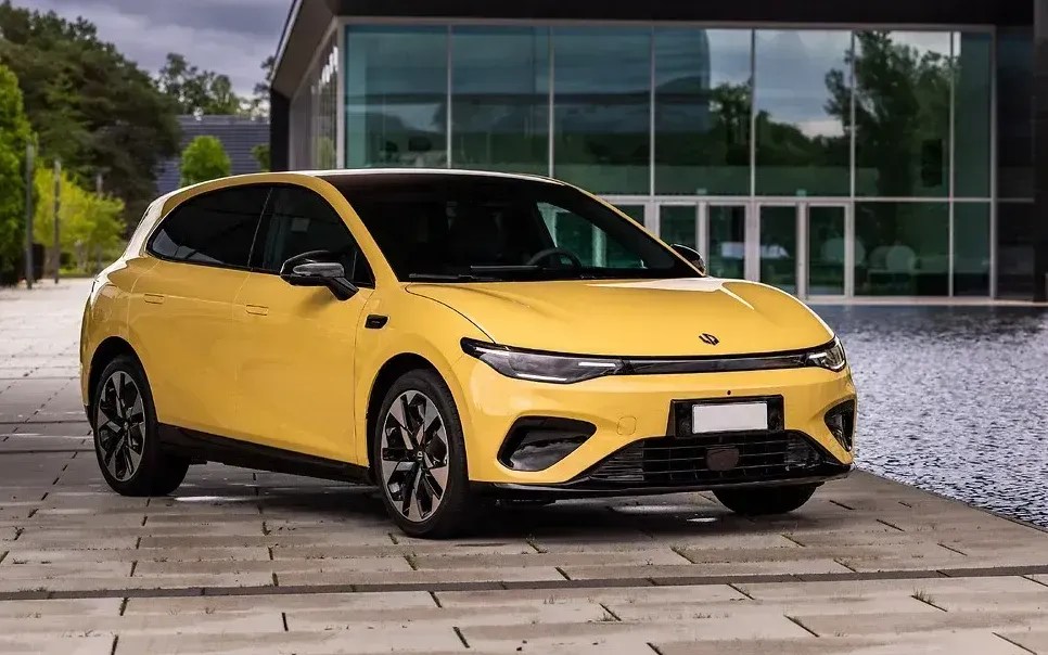 Leapmotor quer vender no Brasil rival do BYD Dolphin com tração traseira