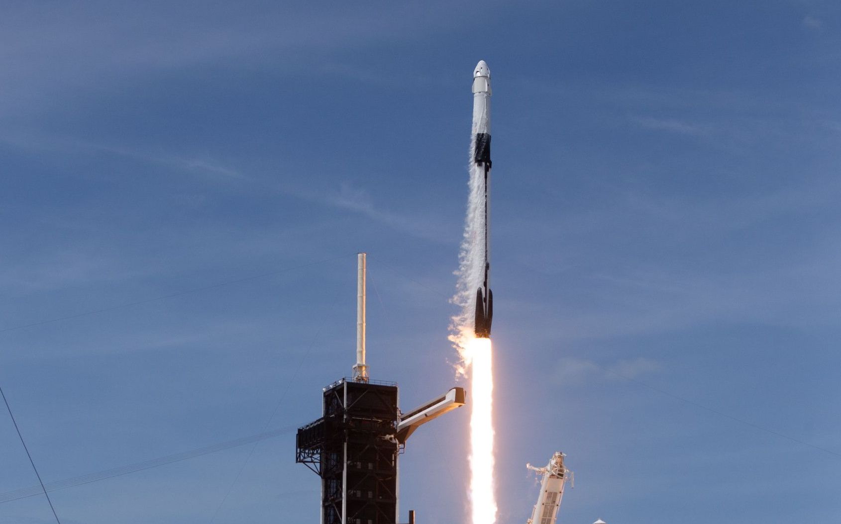 Foguete da SpaceX, empresa de Elon Musk, atinge a Lua e abre cratera