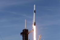 Foguete da SpaceX, empresa de Elon Musk, atinge a Lua e abre cratera