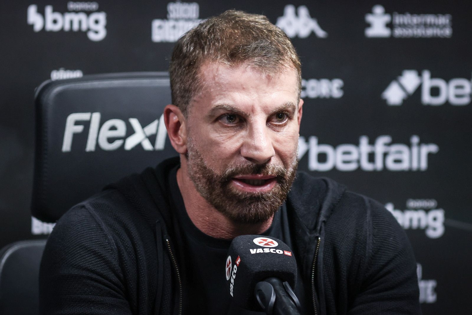 Vasco x Vitória: Pedrinho deixa em aberto escolha por São Januário ou Maracanã