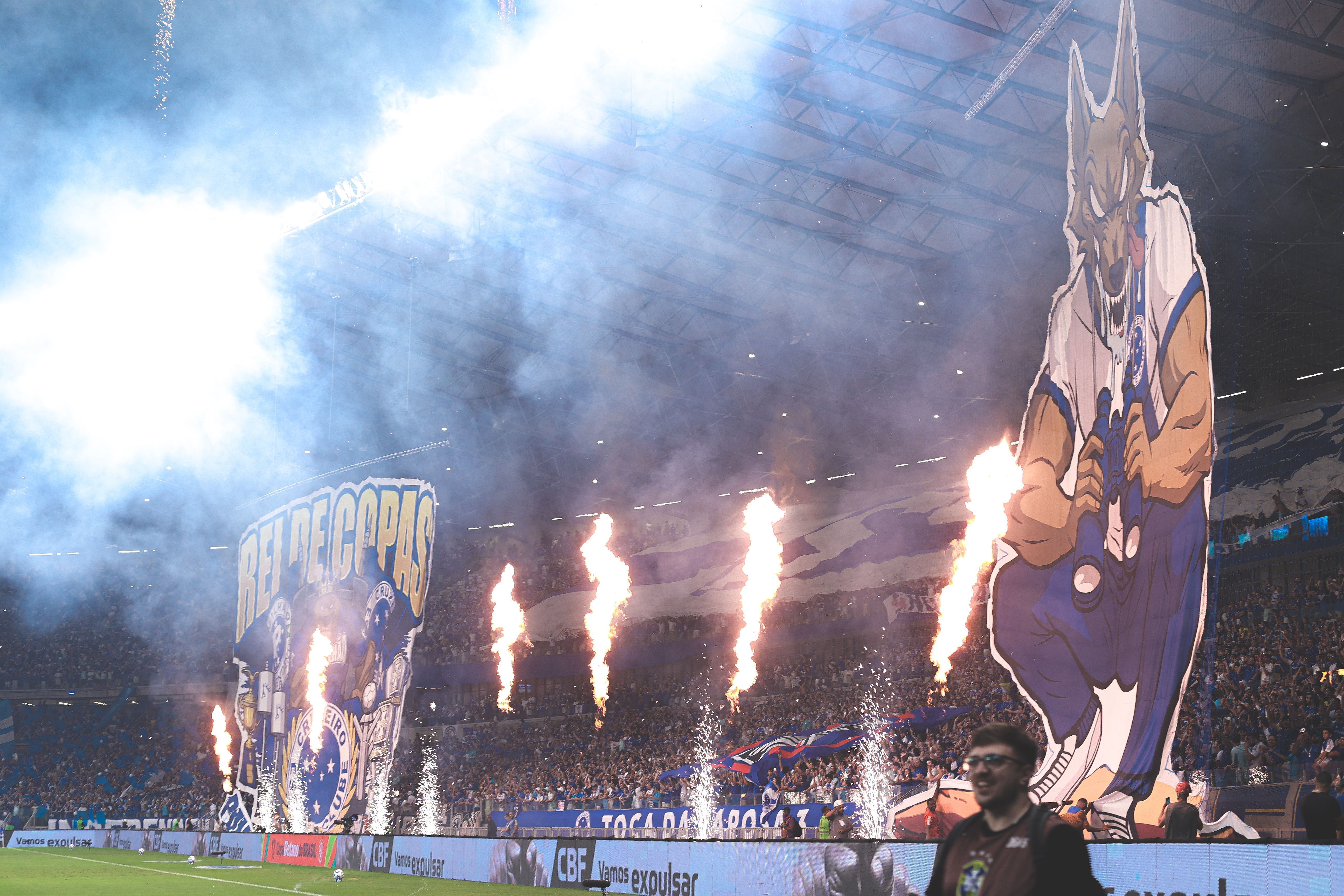 Diretor do Cruzeiro exalta torcida e cita 'ação especial' em clássico contra o Atlético