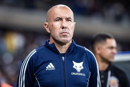 Leonardo Jardim em jogo pelo Cruzeiro em 2025