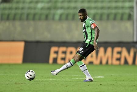Emerson Santos em jogo do América