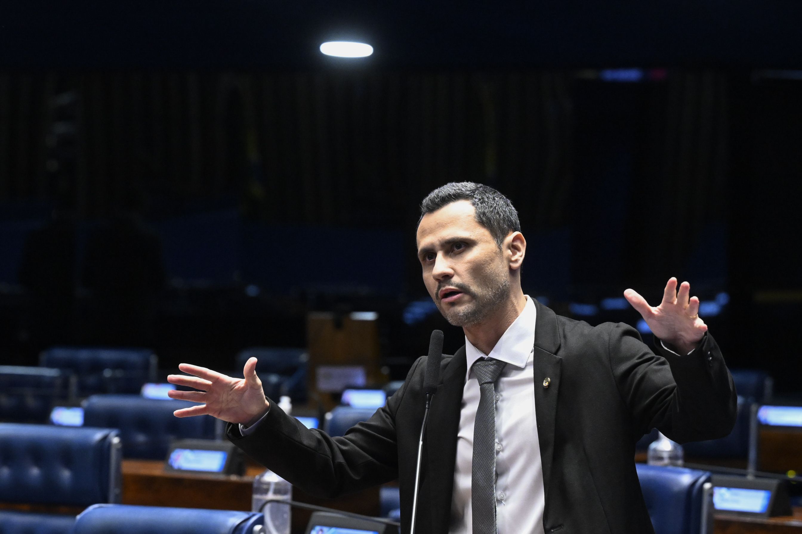Vox Radar: como as redes avaliam a instabilidade na candidatura de Cleitinho