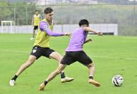 Alê, do América, passa por cirurgia para tratamento de lesão no joelho direito
