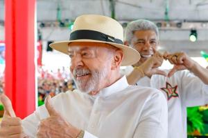 Lula diz que IA será 'inimigo' na eleição e pede votos antes da hora na Bahia