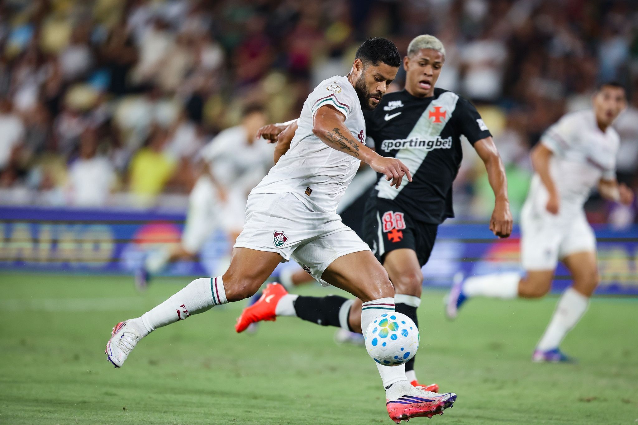 Técnico do Fluminense comenta sobre a chegada de novos reforços na janela