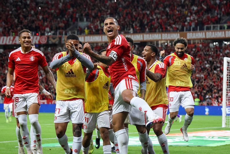 Inter bate Corinthians no Beira-Rio e constrói vantagem nas oitavas da Copa do Brasil